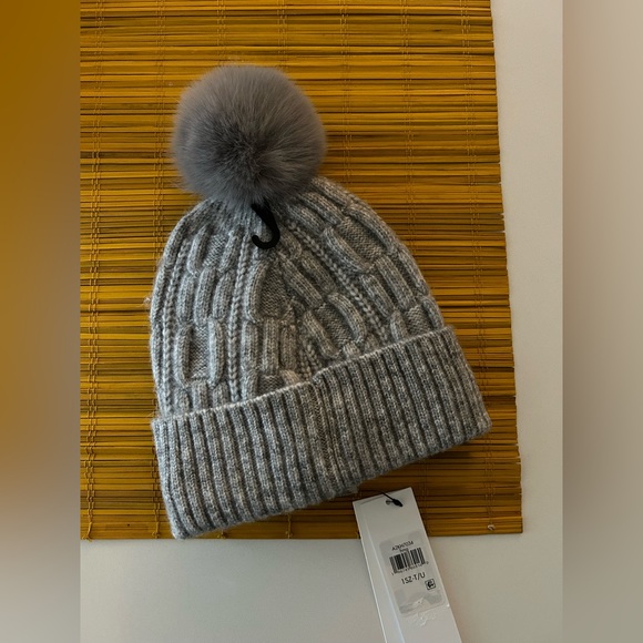 Calvin Klein Beanie with tags - Picture 2 of 2